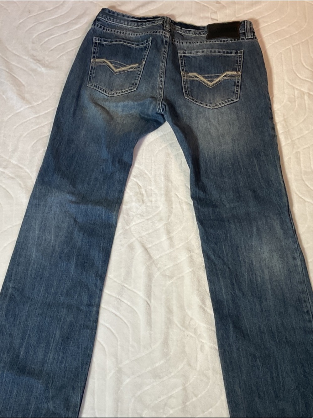 Men's  pistol straight Leg Denim Jeans in Medium Blue